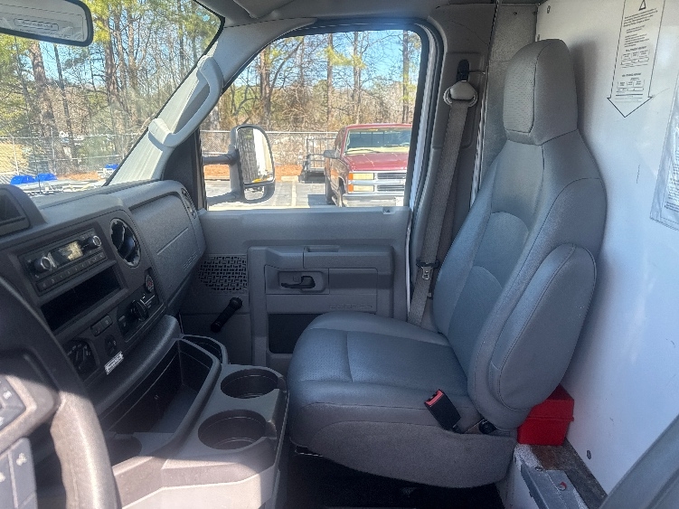 Used 2021 Ford E-350 - photo 21