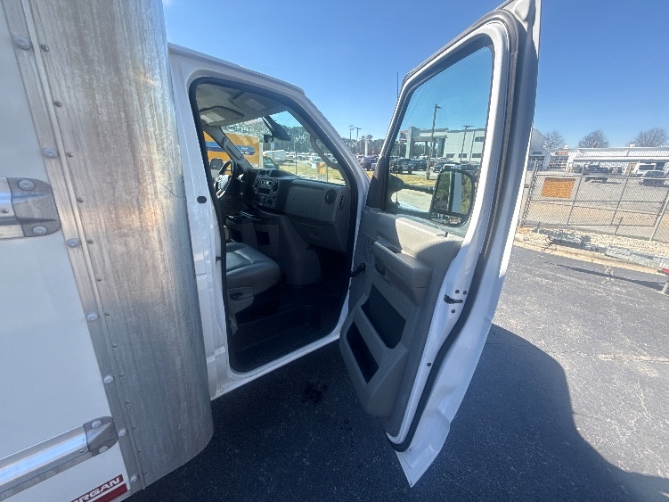 Used 2021 Ford E-350 - photo 22