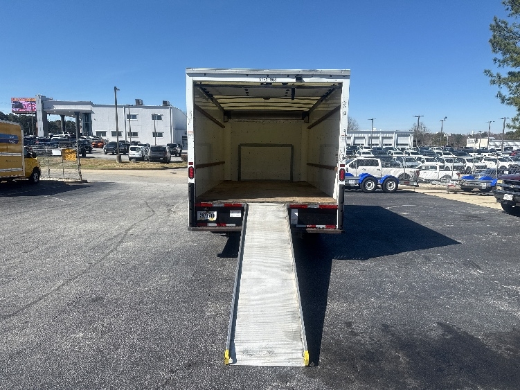 Used 2021 Ford E-350 - photo 11