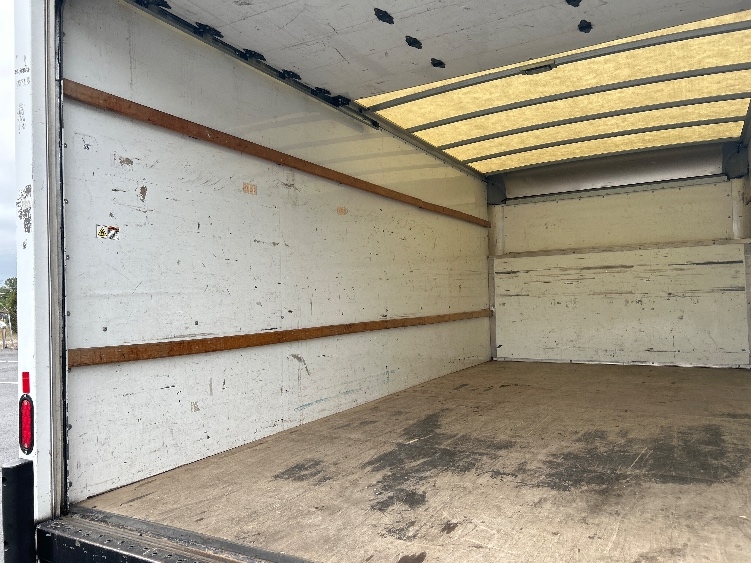 Used 2021 Ford E-350 - photo 12