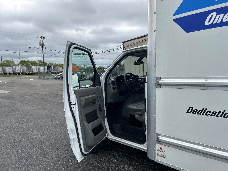 Used 2021 Ford E-350 - photo 17
