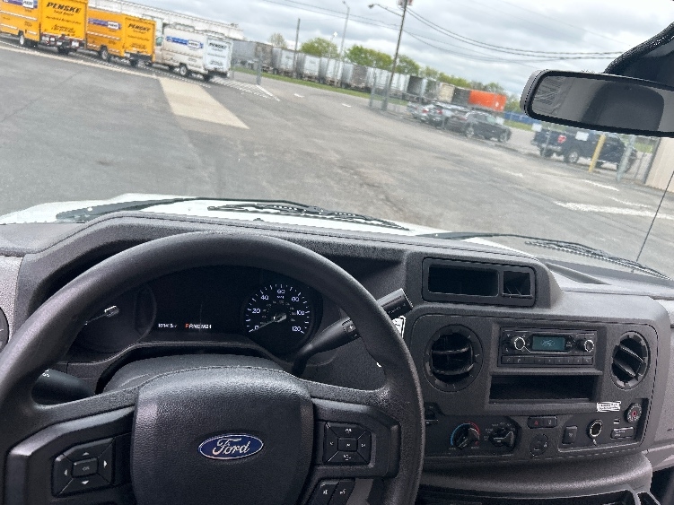 Used 2021 Ford E-350 - photo 19