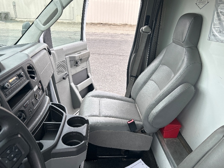 Used 2021 Ford E-350 - photo 20