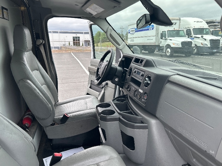 Used 2021 Ford E-350 - photo 23
