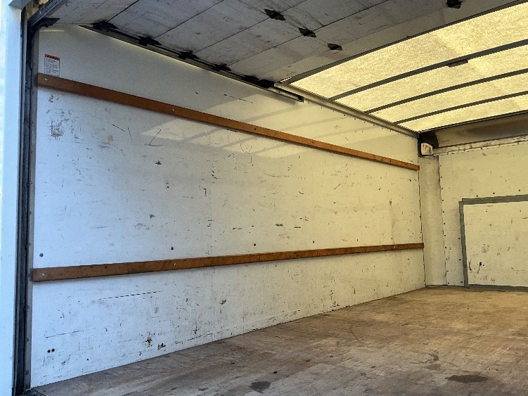 Used 2022 Ford E-350 - photo 13