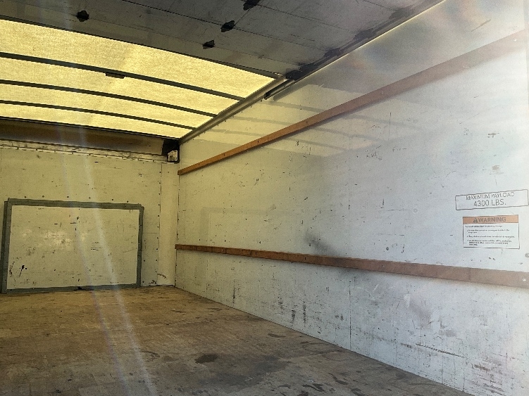 Used 2022 Ford E-350 - photo 14