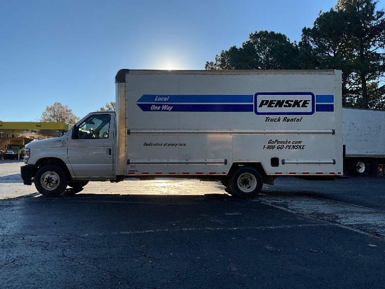 Used 2022 Ford E-350 - photo 6
