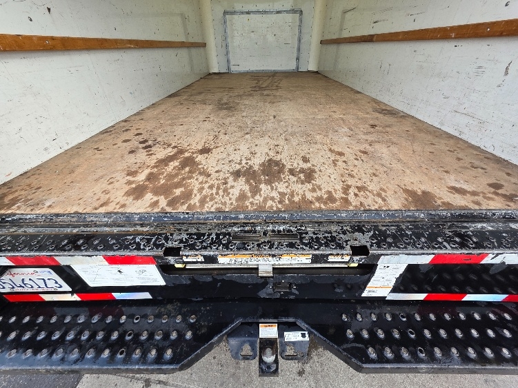 Used 2022 Ford E-350 - photo 12