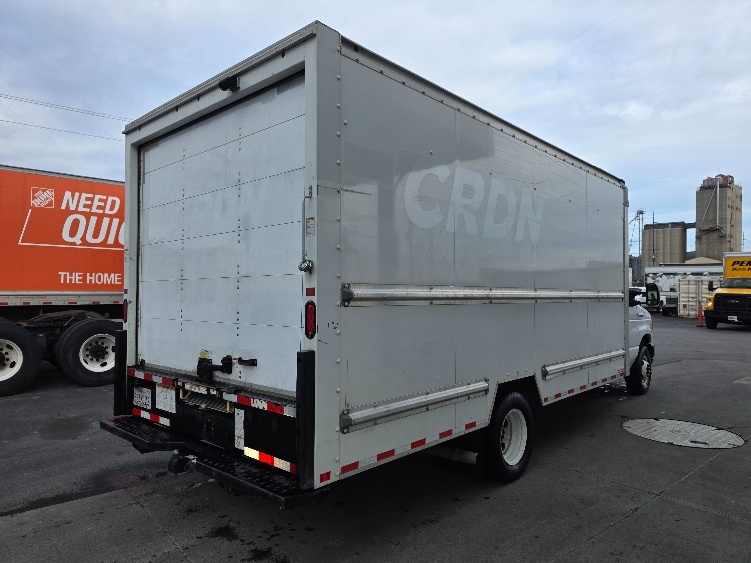 Used 2022 Ford E-350 - photo 15
