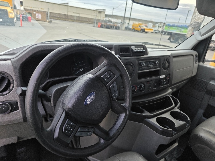 Used 2022 Ford E-350 - photo 19