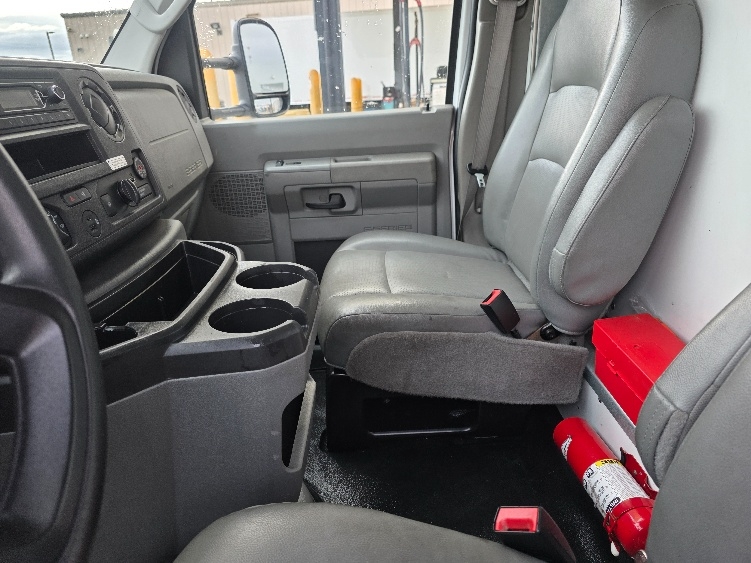 Used 2022 Ford E-350 - photo 21