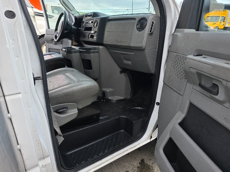 Used 2022 Ford E-350 - photo 22