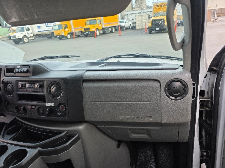 Used 2022 Ford E-350 - photo 23