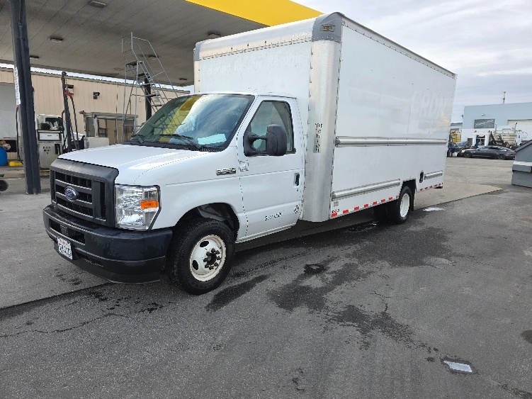 Used 2022 Ford E-350 - photo 5