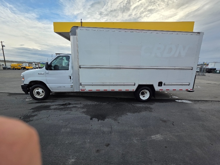 Used 2022 Ford E-350 - photo 6