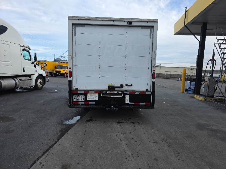 Used 2022 Ford E-350 - photo 9