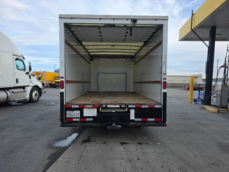 Used 2022 Ford E-350 - photo 11