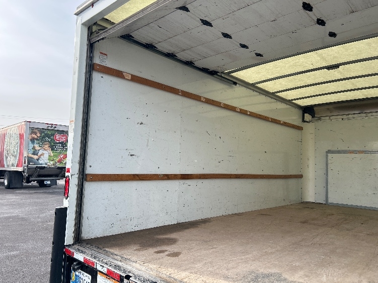 Used 2022 Ford E-350 - photo 12