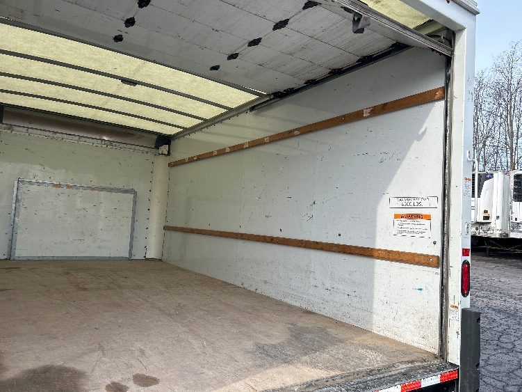 Used 2022 Ford E-350 - photo 13