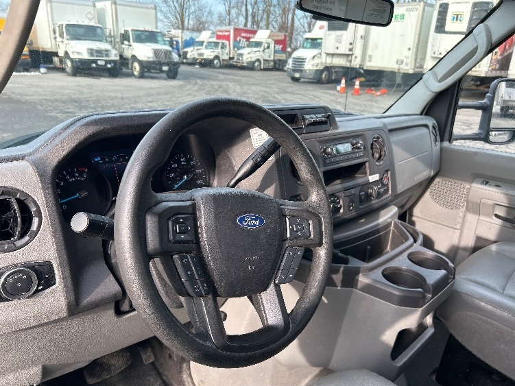 Used 2022 Ford E-350 - photo 19