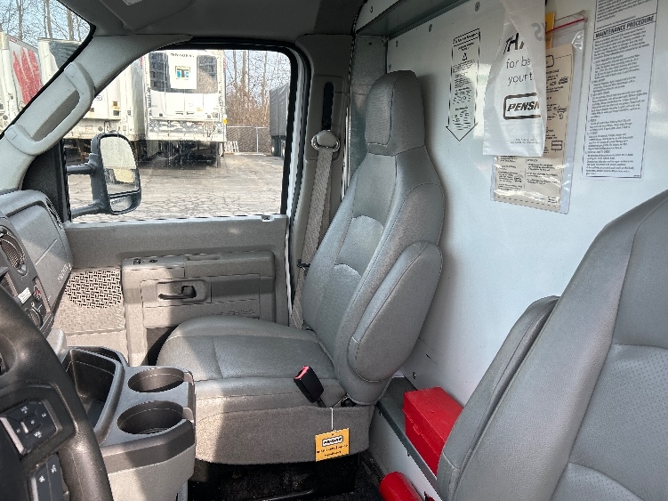 Used 2022 Ford E-350 - photo 20