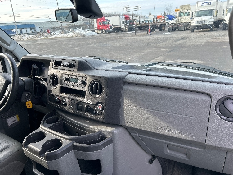 Used 2022 Ford E-350 - photo 22