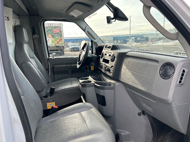 Used 2022 Ford E-350 - photo 23