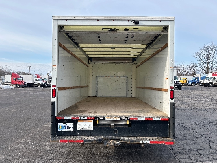 Used 2022 Ford E-350 - photo 10
