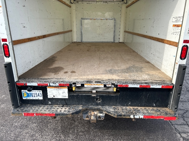 Used 2022 Ford E-350 - photo 11