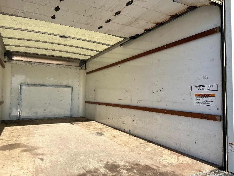 Used 2022 Ford E-350 - photo 14