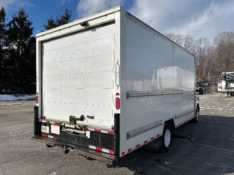 Used 2022 Ford E-350 - photo 15