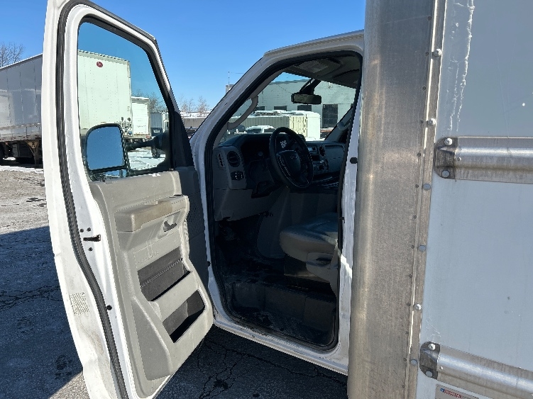 Used 2022 Ford E-350 - photo 18