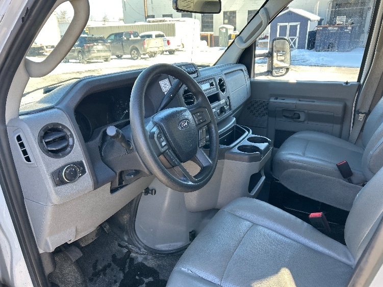 Used 2022 Ford E-350 - photo 19
