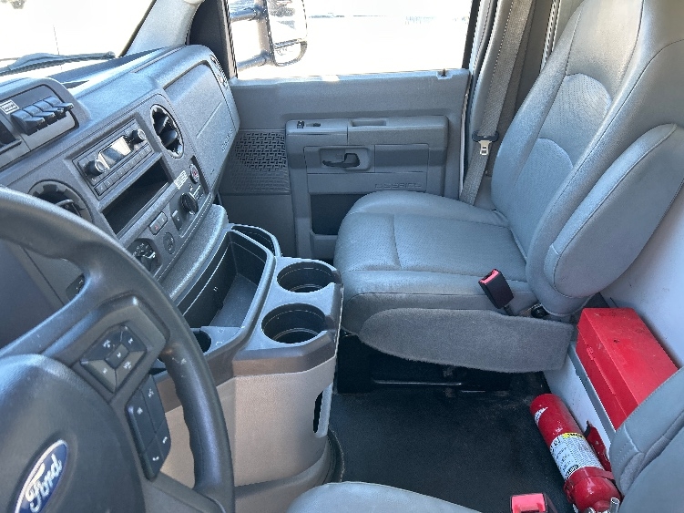 Used 2022 Ford E-350 - photo 21