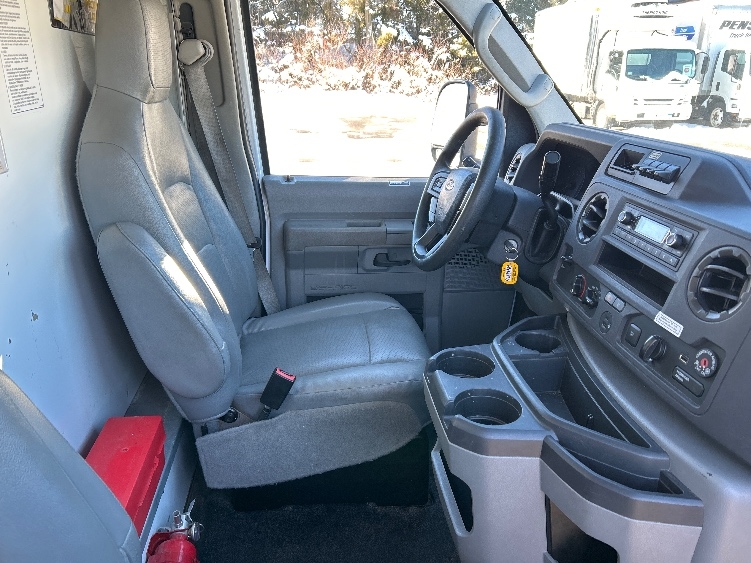 Used 2022 Ford E-350 - photo 24
