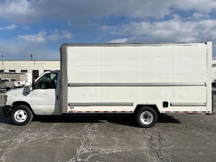 Used 2022 Ford E-350 - photo 6