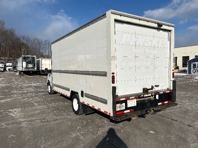 Used 2022 Ford E-350 - photo 8