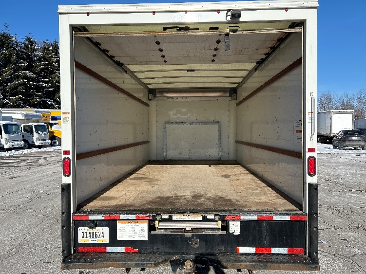 Used 2022 Ford E-350 - photo 10