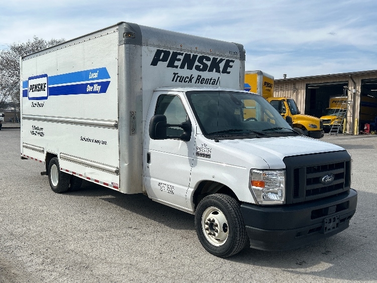 Used 2022 Ford E-350 - photo 1