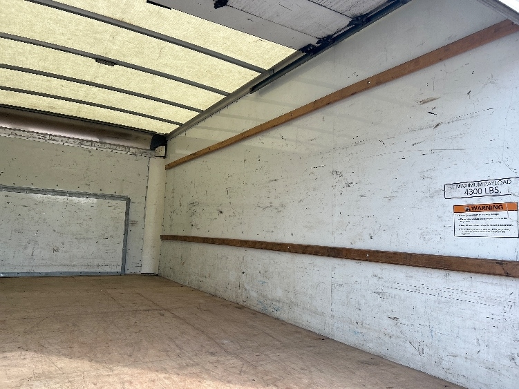 Used 2022 Ford E-350 - photo 14