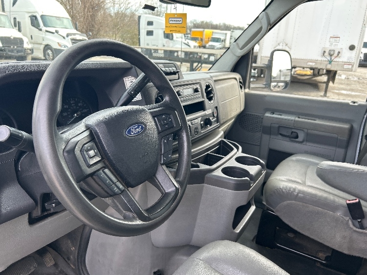 Used 2022 Ford E-350 - photo 19