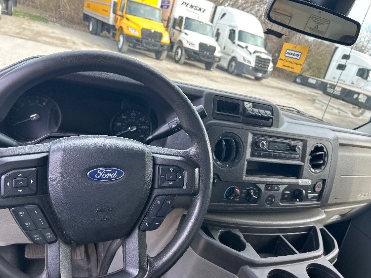 Used 2022 Ford E-350 - photo 20