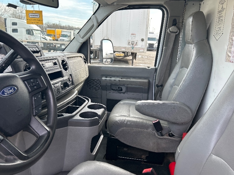 Used 2022 Ford E-350 - photo 21
