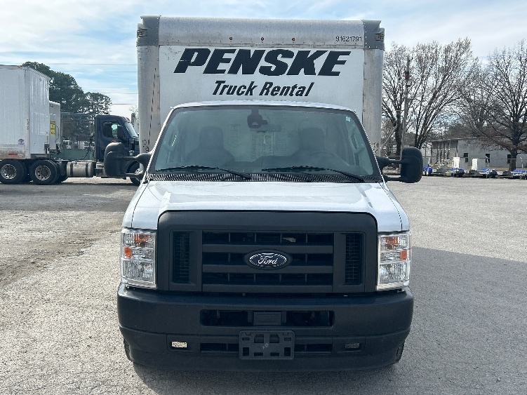 Used 2022 Ford E-350 - photo 2