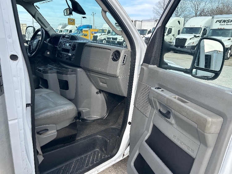 Used 2022 Ford E-350 - photo 22