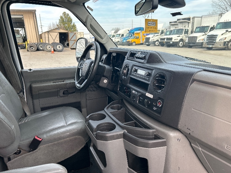 Used 2022 Ford E-350 - photo 24