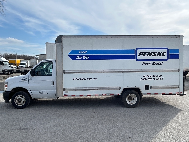Used 2022 Ford E-350 - photo 6