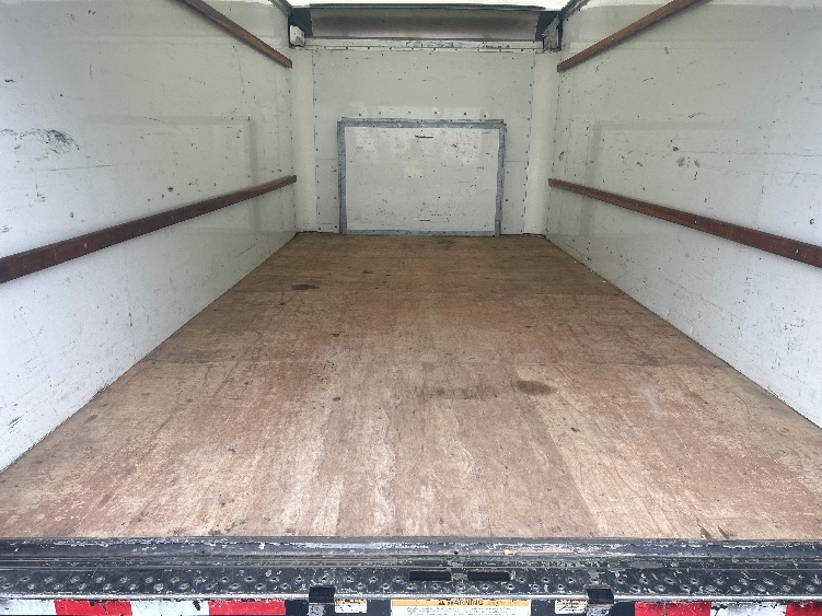 Used 2022 Ford E-350 - photo 12