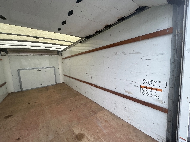 Used 2022 Ford E-350 - photo 14