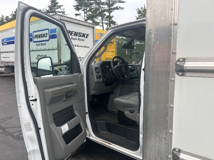 Used 2022 Ford E-350 - photo 18
